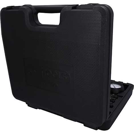 Schwarzer Werkzeugkoffer mit Griff und KTools Logo. Teilweise geöffnet mit Manometer sichtbar.